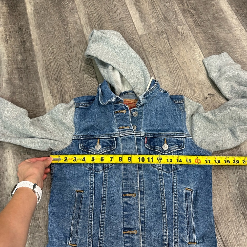 Levi’s Denim Jacket - Picture 11 of 12